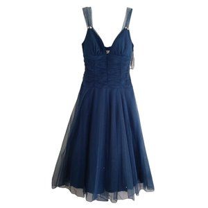 ELEGANT WOMAN SPRECHLESS PARTY DRESS IN SIZE M, BLUE COLOR.